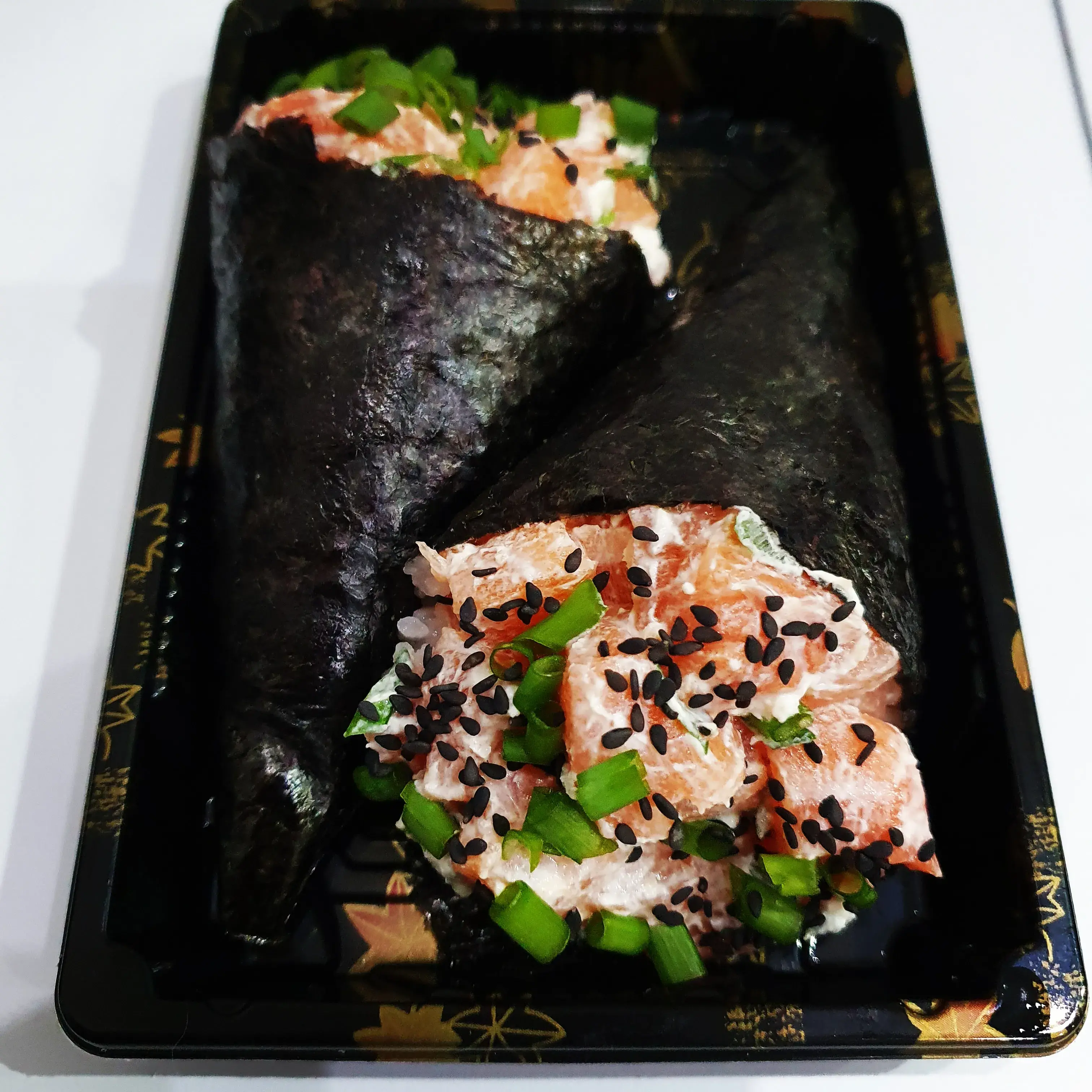 Mini Temaki Philadelfia (Choose Raw or Fried)